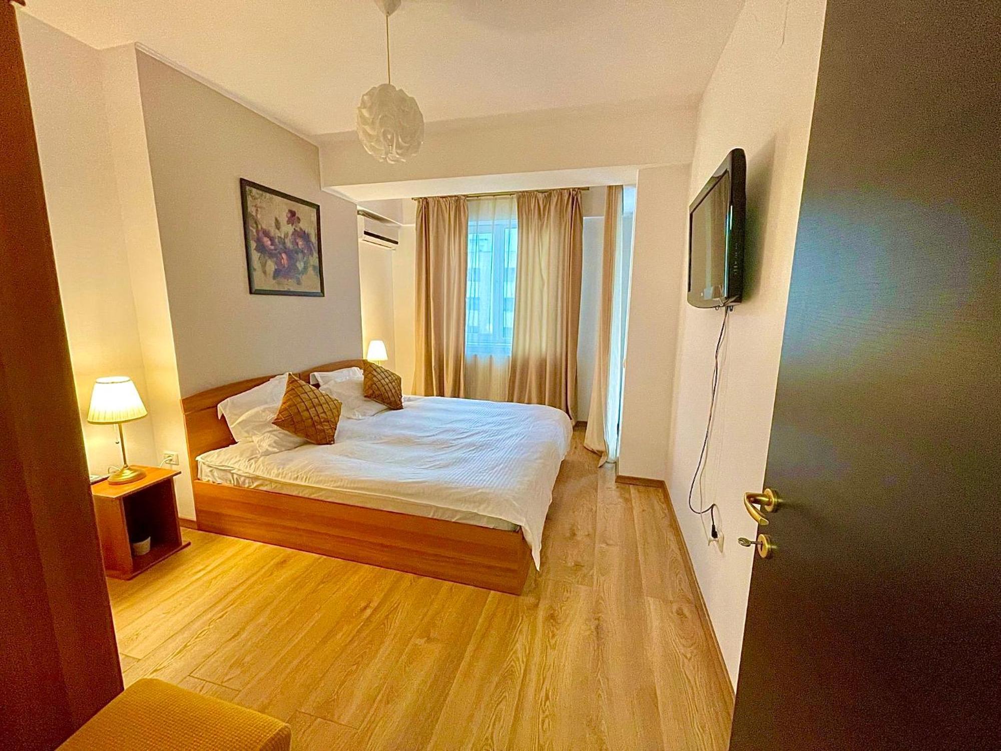 Marcony Boutique Mamaia