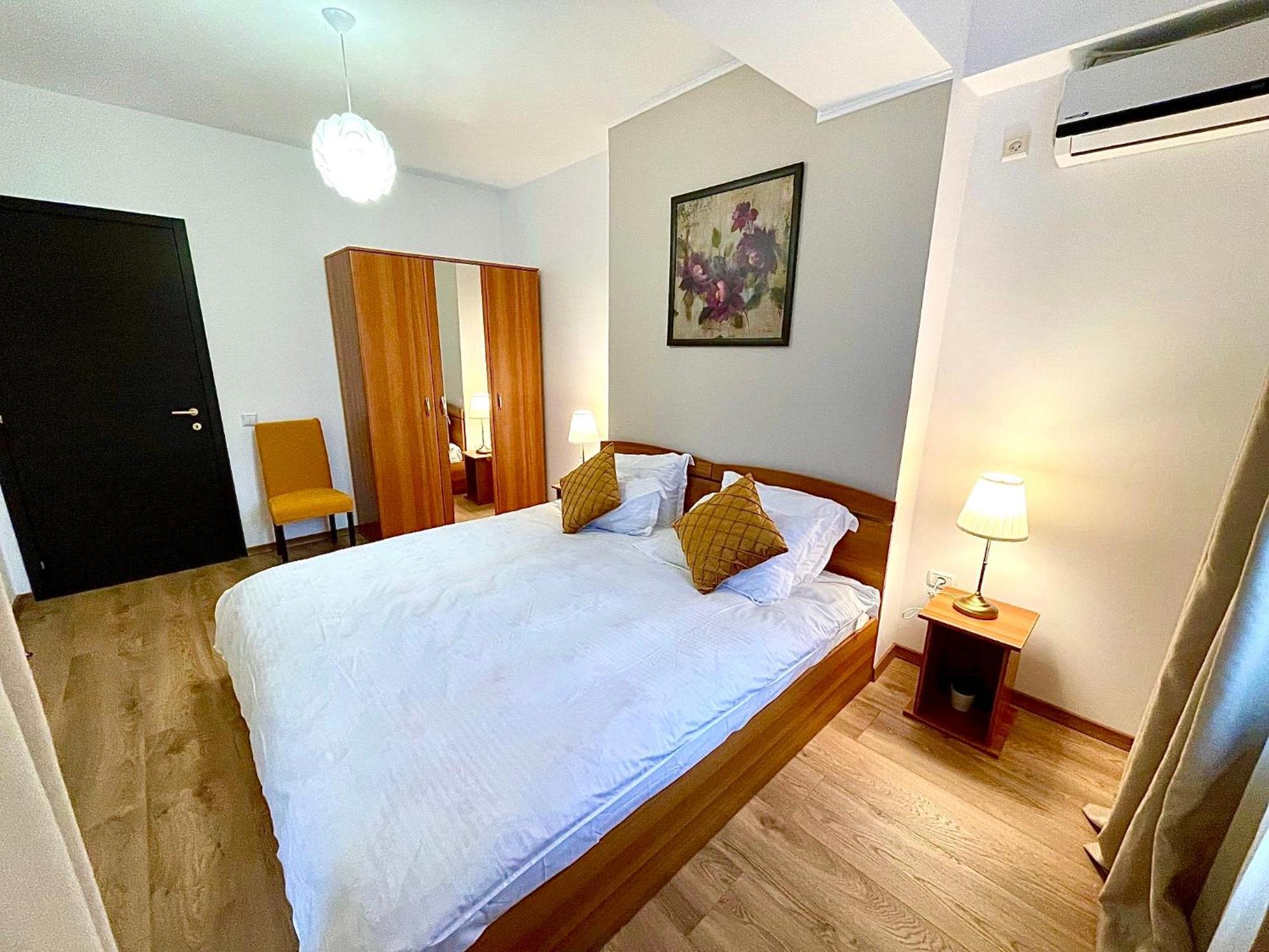 Marcony Boutique * Mamaia